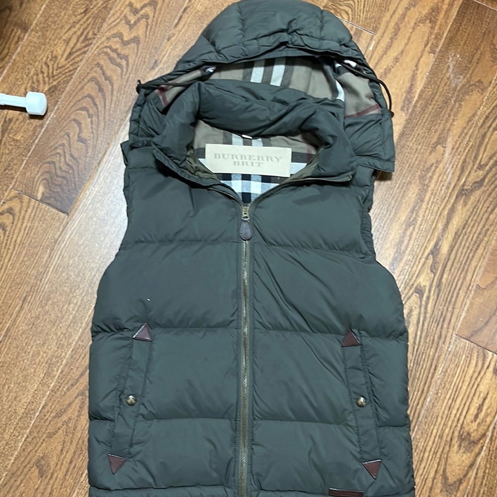 This is a mens burberry size small green vest . REAL authentic Burberry